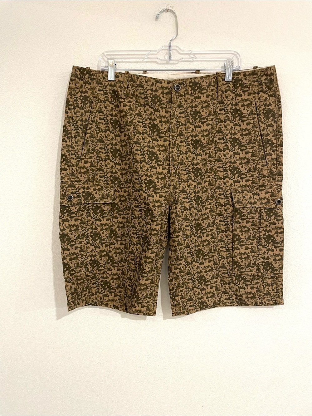 Levi’s Men's 38 Cargo Shorts in Brown Camo